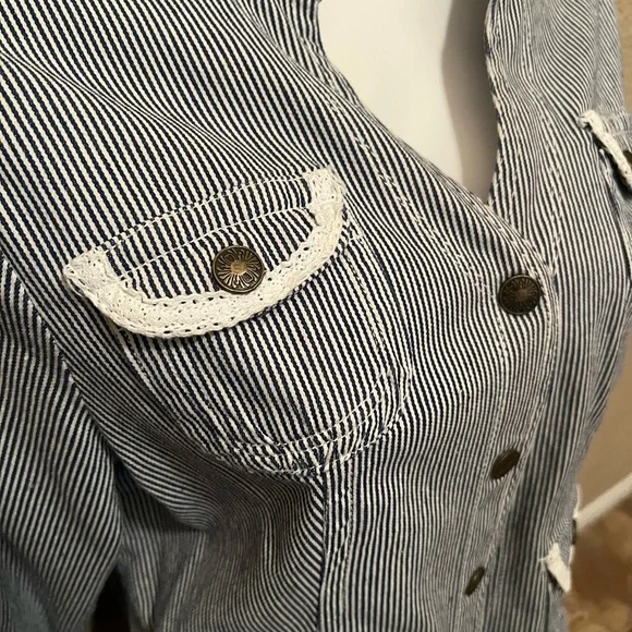 EUC Striped Soft  Denim Jacket w Lace Detail - Picture 2 of 12